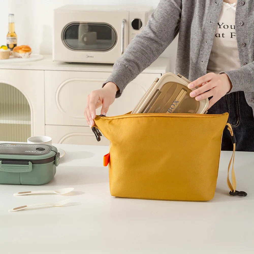 Portable Insulated Lunch Bag – Keep Your Meals Fresh Anywhere.